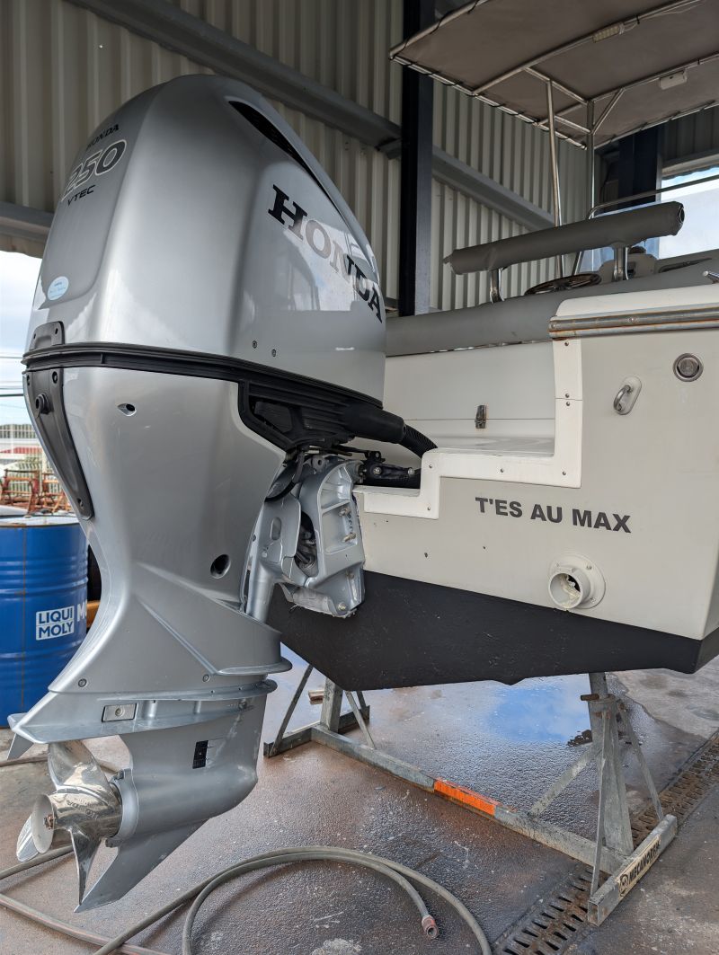 vente-bateau-bonifacio-whiteshark-250cv3