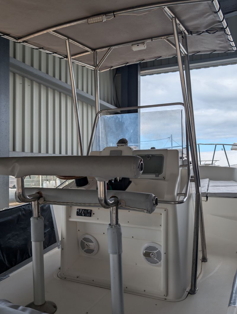 vente-bateau-bonifacio-whiteshark-250cv7